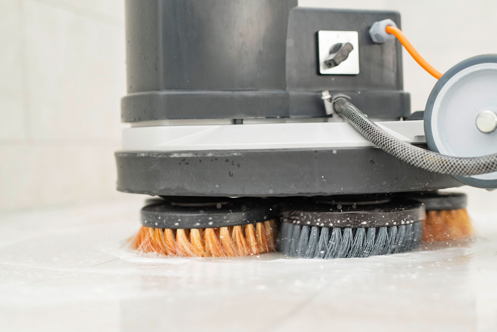 Gmatic Einscheibenmaschine im Schwimmbad mit kontrarotierenden Subbürsten